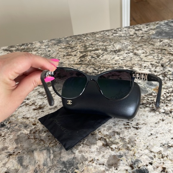 Authentic Chanel sun glasses - Picture 4 of 10